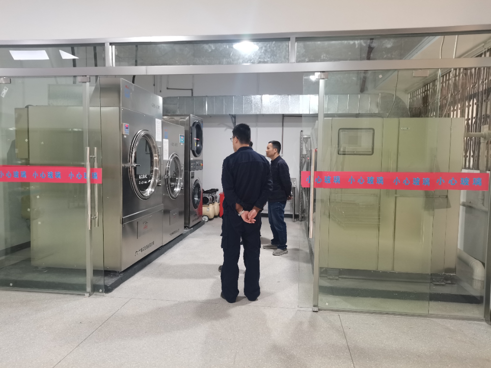 醫(yī)院隔離式洗衣高效方案：廣州工業(yè)用洗衣機(jī)30年品質(zhì)保障，安全可靠更節(jié)能